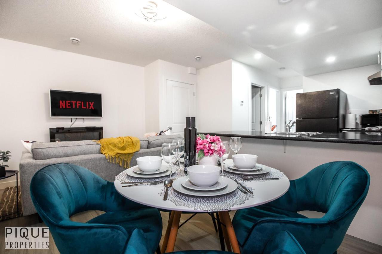 Vibrant Modern Oasis - Free Parking, Netflix, Fast Wi-Fi - Long Stays Welcome Edmonton Esterno foto